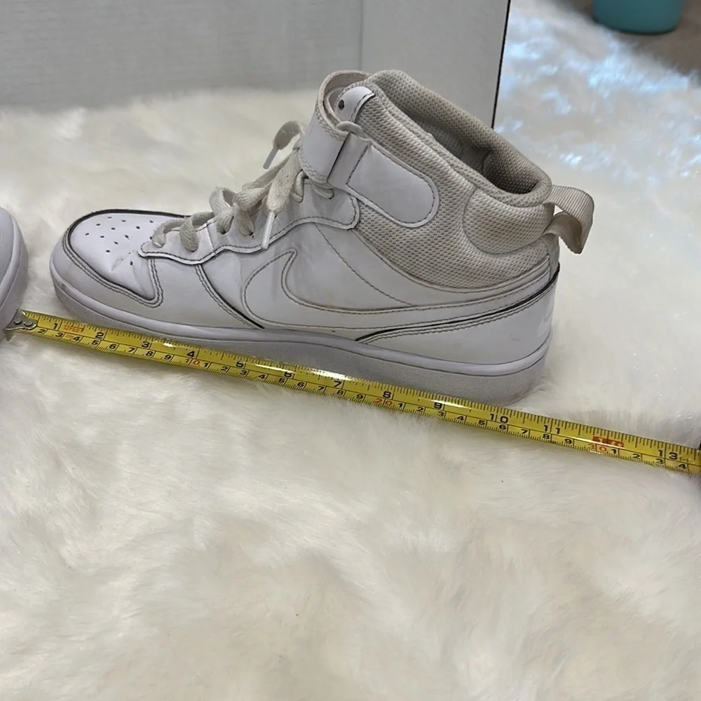 Nike 🏀 Court Borough Mid 2, Kids Size 7Y (fits woman’s 8.5)